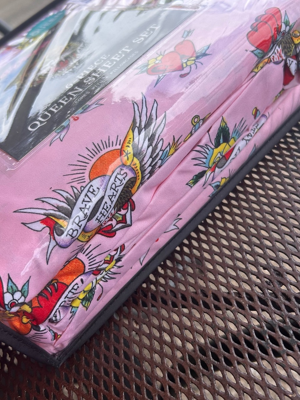 Ed Hardy Pink Tattoo-Print Brave Hearts 6pc Queen Sheet Set NWT - Picture 3 of 4